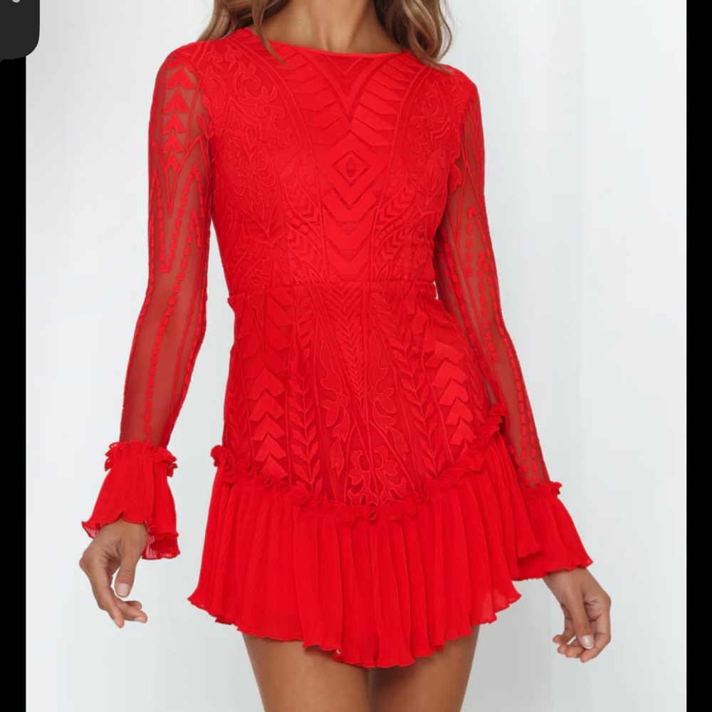 Size L. fits like a medium. Really pretty material.
